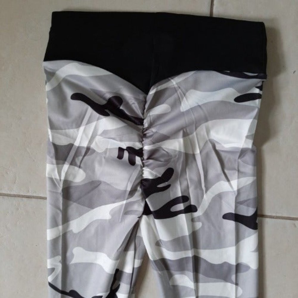 New Camouflage Scrunch Back Leggings. - Picture 8 of 9
